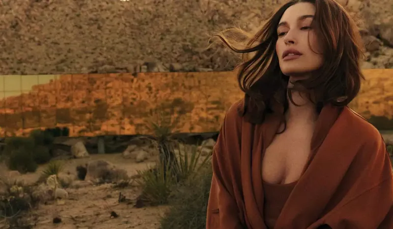 Heyli Biber ilk dəfə təkbaşına “Vogue”da!