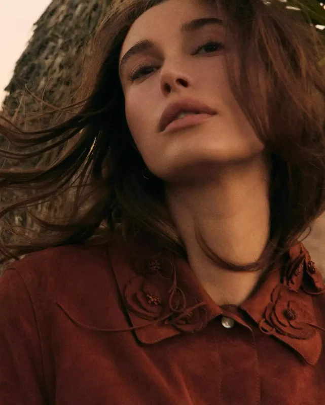 Heyli Biber ilk dəfə təkbaşına “Vogue”da!
