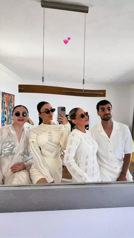 Mahir anası, sevgilisi və bacısı ilə İbizaya getdi