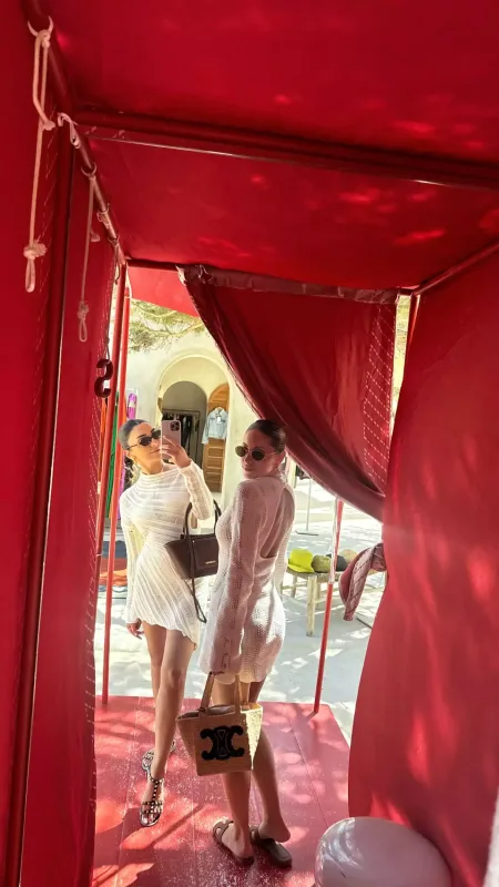 Mahir anası, sevgilisi və bacısı ilə İbizaya getdi