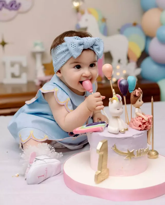 Qızlarının 1 yaşı oldu