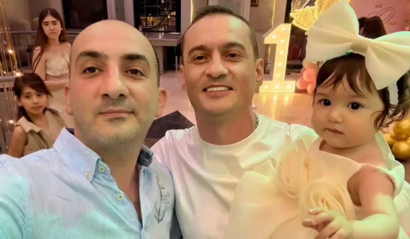 Emil qızına ad günü etdi