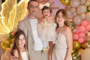 Emil Bədəlov qızları ilə