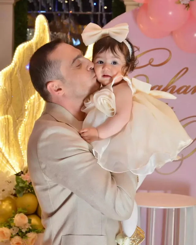 Emil Bədəlov qızları ilə