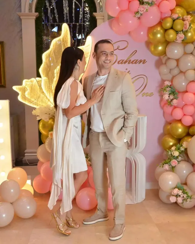 Emil Bədəlov qızları ilə