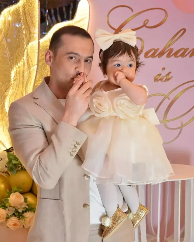 Emil Bədəlov qızları ilə