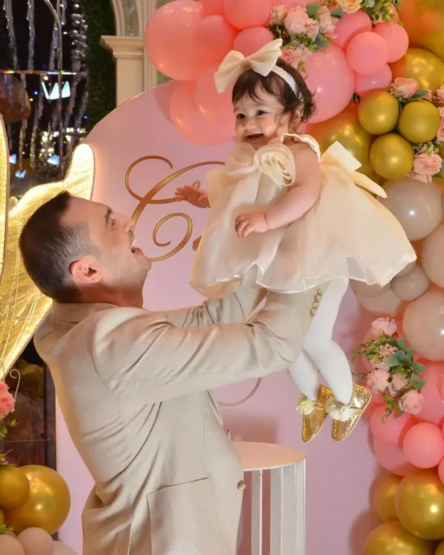 Emil Bədəlov qızları ilə