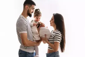 Toral Bayramov xanımı və qızları ilə