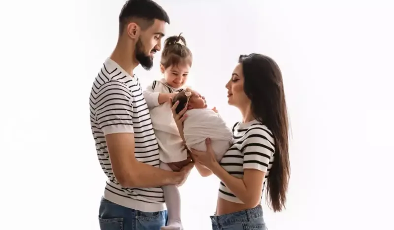 Toral Bayramov xanımı və qızları ilə