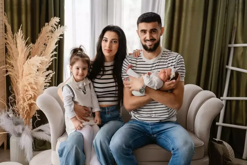 Toral Bayramov xanımı və qızları ilə