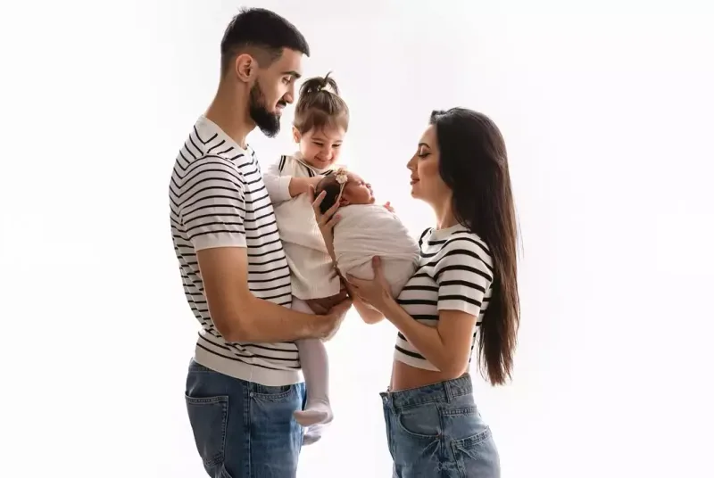 Toral Bayramov xanımı və qızları ilə