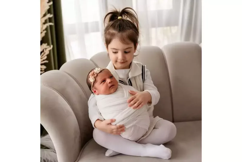 Toral Bayramov xanımı və qızları ilə