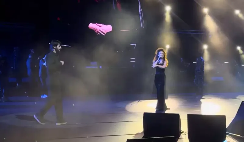 Xose konsertində Mehinlə duet oxudu!