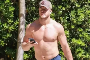 Küçədə yarıçılpaq görüntüləndi