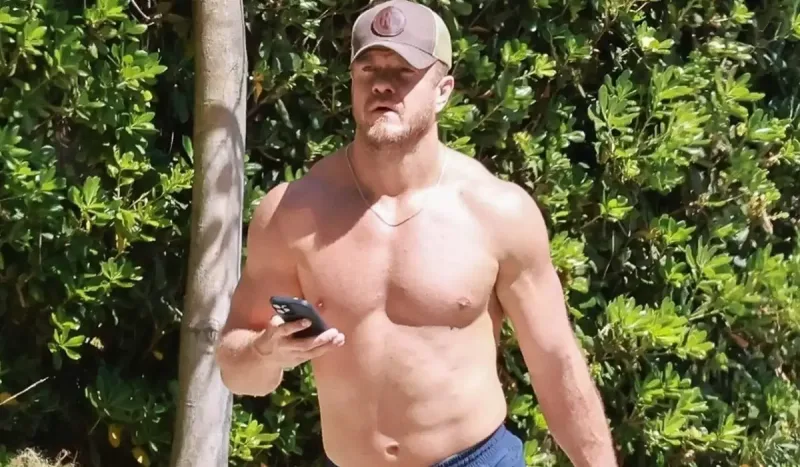 Küçədə yarıçılpaq görüntüləndi