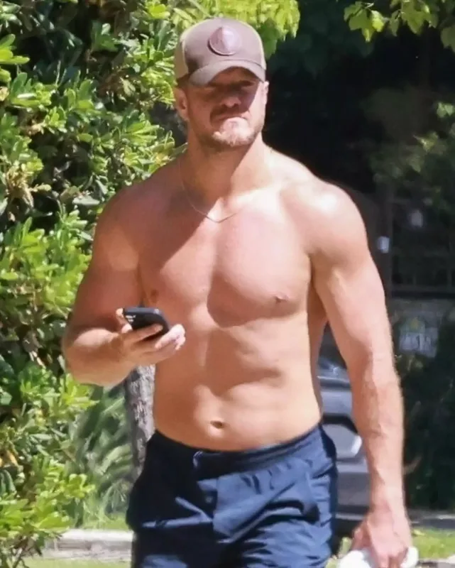 Küçədə yarıçılpaq görüntüləndi