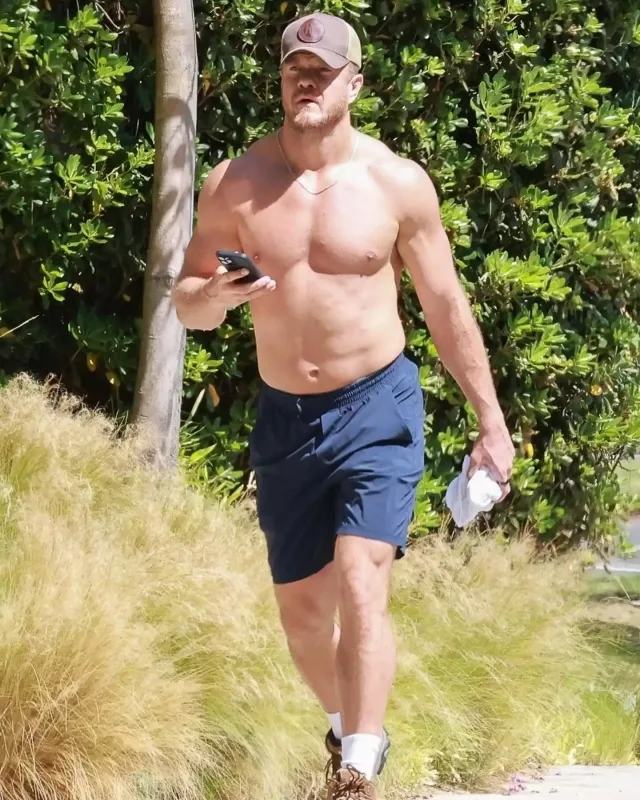 Küçədə yarıçılpaq görüntüləndi