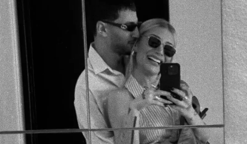 İrem sevgilisi ilə Fransaya getdi