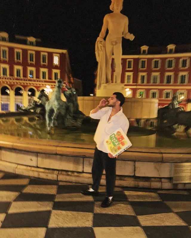 İrem sevgilisi ilə Fransaya getdi