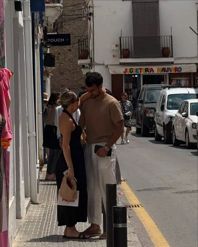 Mahirdən sevgilisi ilə paylaşım