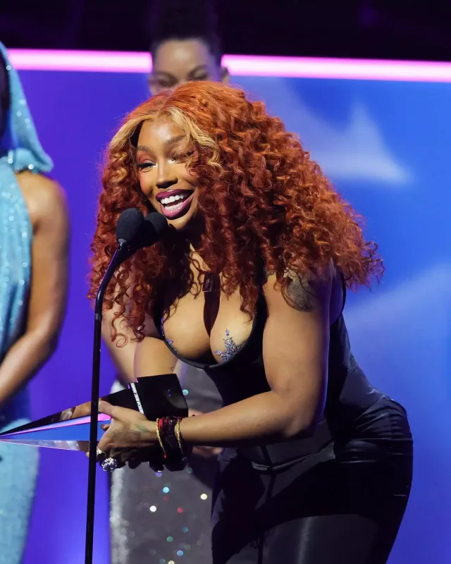 Qırmızı xalıda diqqət çəkənlər...