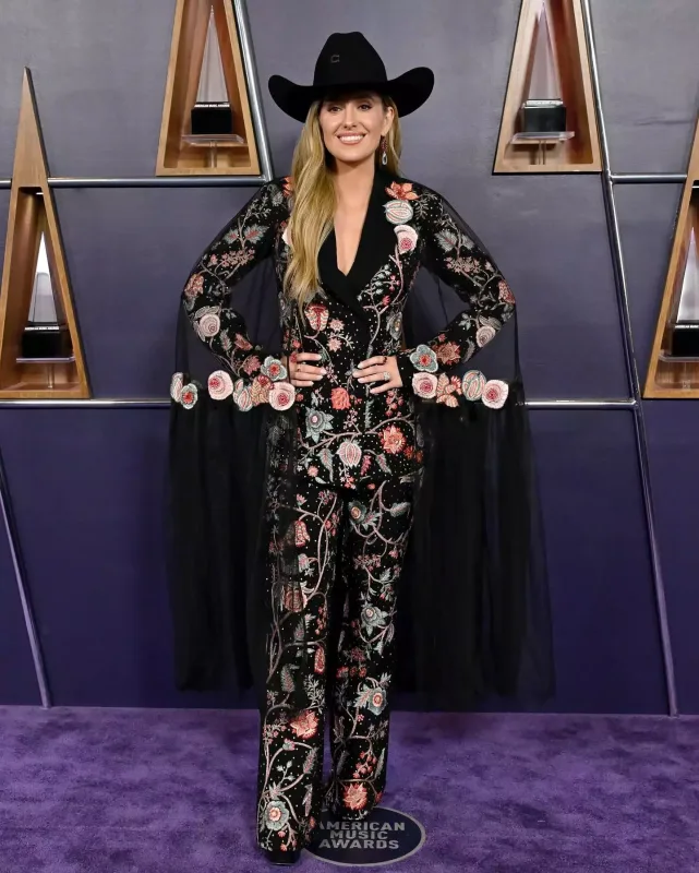 Qırmızı xalıda diqqət çəkənlər...