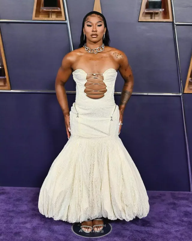 Qırmızı xalıda diqqət çəkənlər...