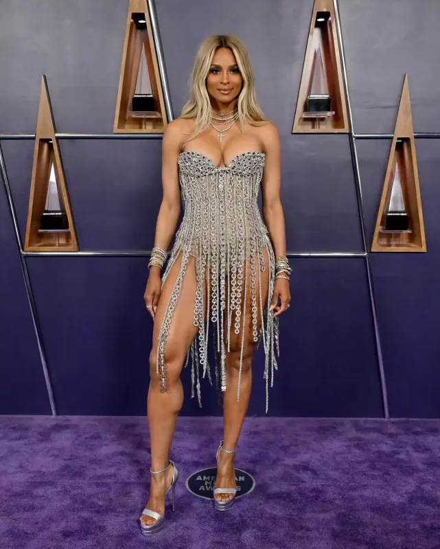 Qırmızı xalıda diqqət çəkənlər...