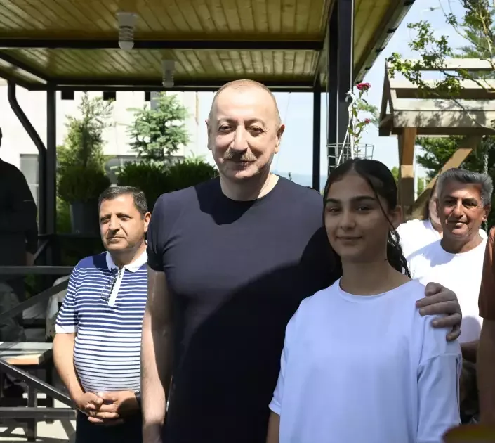 İlham Əliyev uşaqlarla bir arada - Fotolar