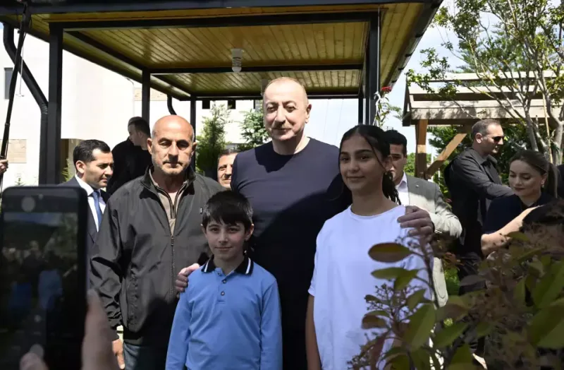 İlham Əliyev uşaqlarla bir arada - Fotolar