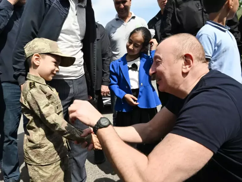 İlham Əliyev uşaqlarla bir arada - Fotolar