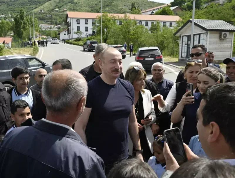 İlham Əliyev uşaqlarla bir arada - Fotolar