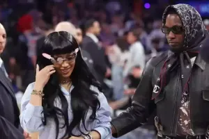 Offset Kardidən aliment istəyir