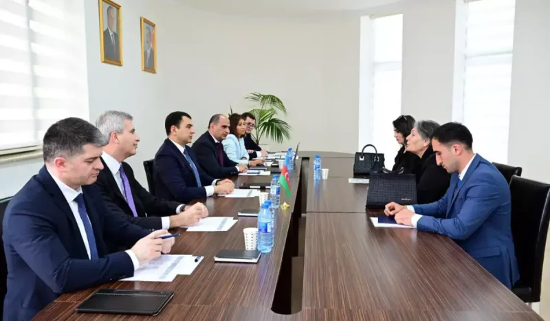 Adil Kərimli Siyəzəndə vətəndaşların müraciətlərini dinləyib