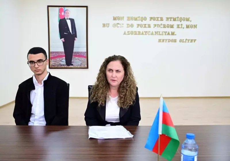 Adil Kərimli Siyəzəndə vətəndaşların müraciətlərini dinləyib