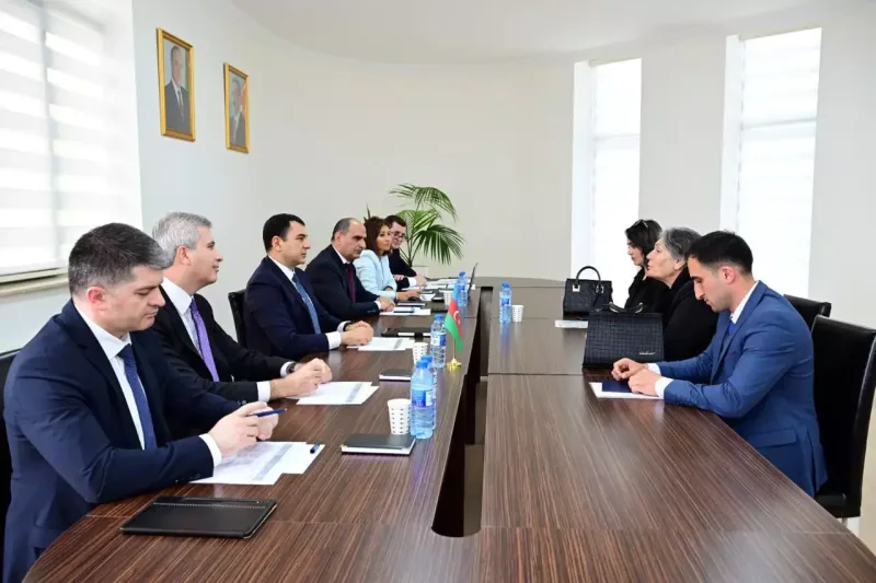 Adil Kərimli Siyəzəndə vətəndaşların müraciətlərini dinləyib