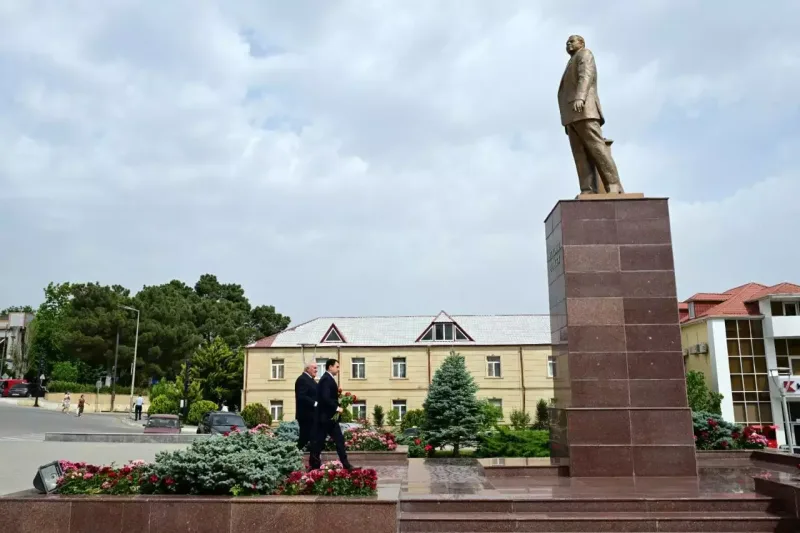 Adil Kərimli Siyəzəndə vətəndaşların müraciətlərini dinləyib