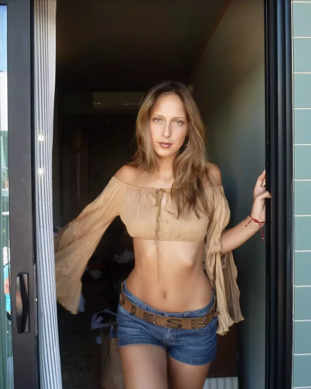 Hadidlərin Aydan adlı bacısı var imiş