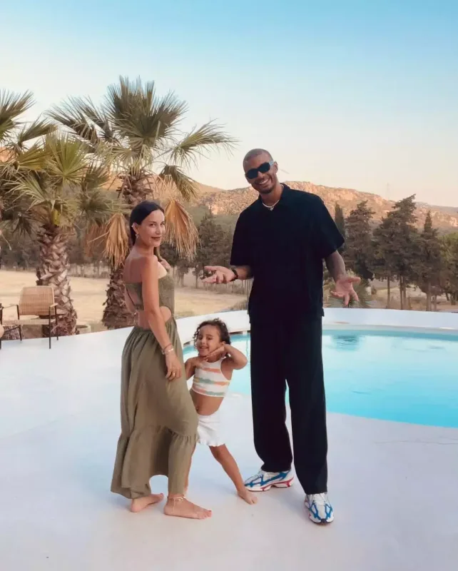 “Survivor”dakı gizli eşq evliliyini bitirdi