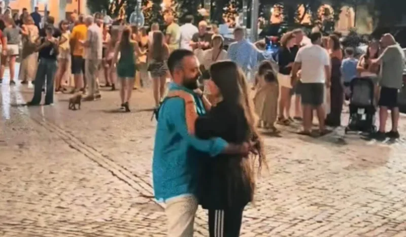 Azadla xanımı İtaliyada meydanda belə rəqs etdi