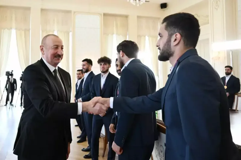 Prezident qalib futbolçularla görüşdü - Fotolar