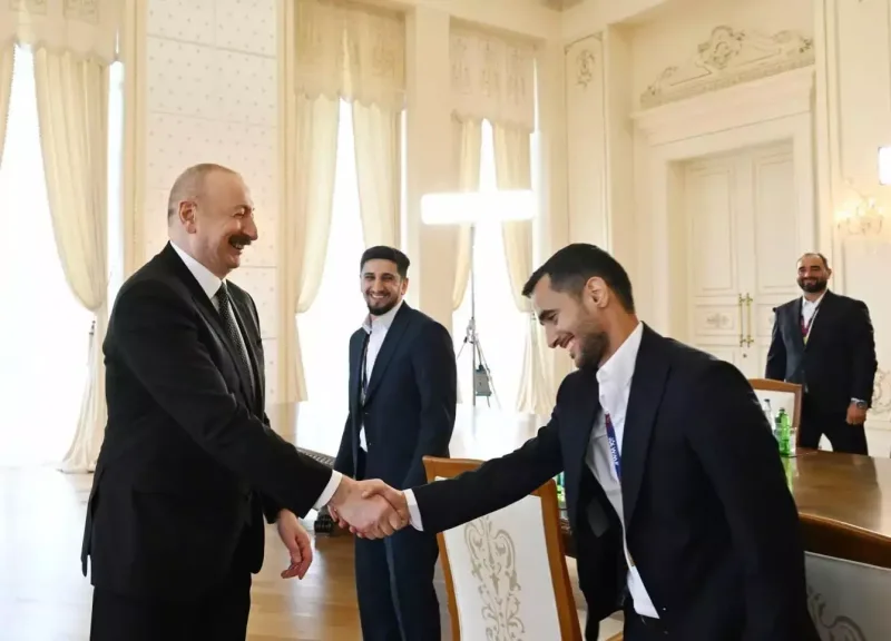 Prezident qalib futbolçularla görüşdü - Fotolar