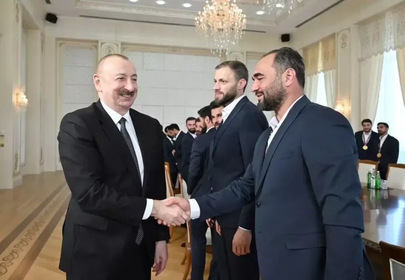 Prezident qalib futbolçularla görüşdü - Fotolar