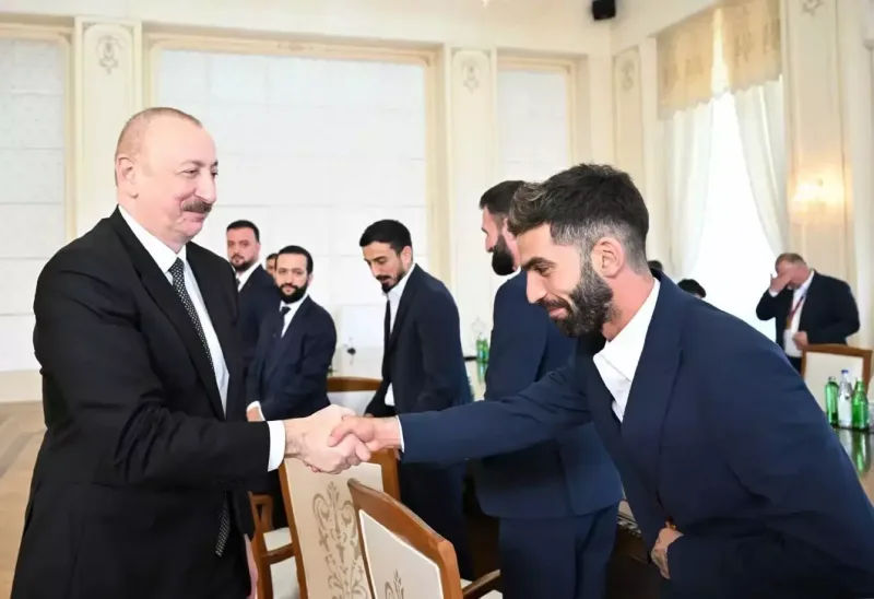 Prezident qalib futbolçularla görüşdü - Fotolar