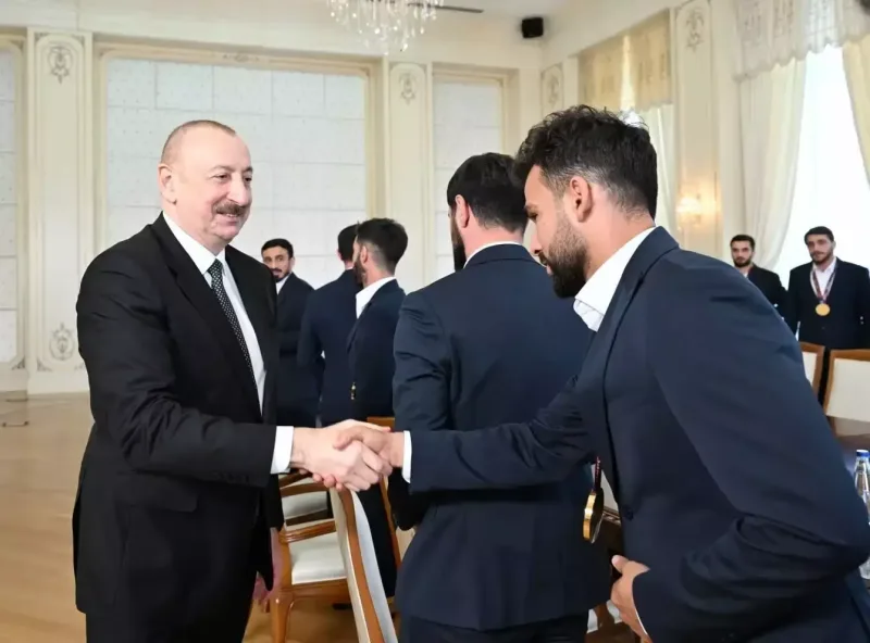 Prezident qalib futbolçularla görüşdü - Fotolar