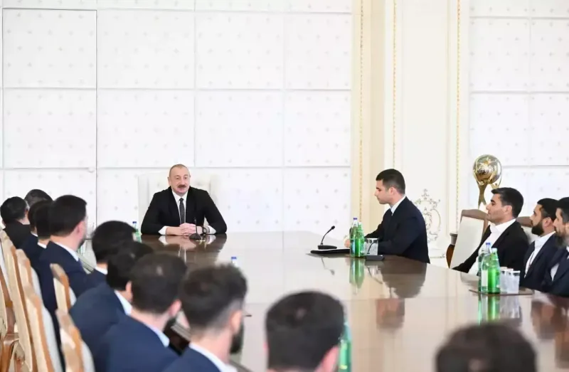 Prezident qalib futbolçularla görüşdü - Fotolar