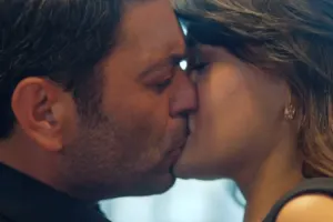 Öpüşmə səhnəsi viral oldu