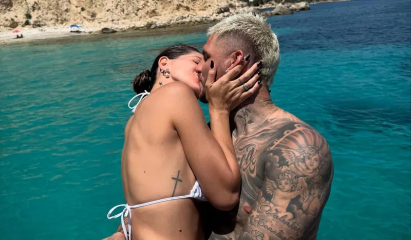 İkardi yeni sevgilisi ilə tətildə