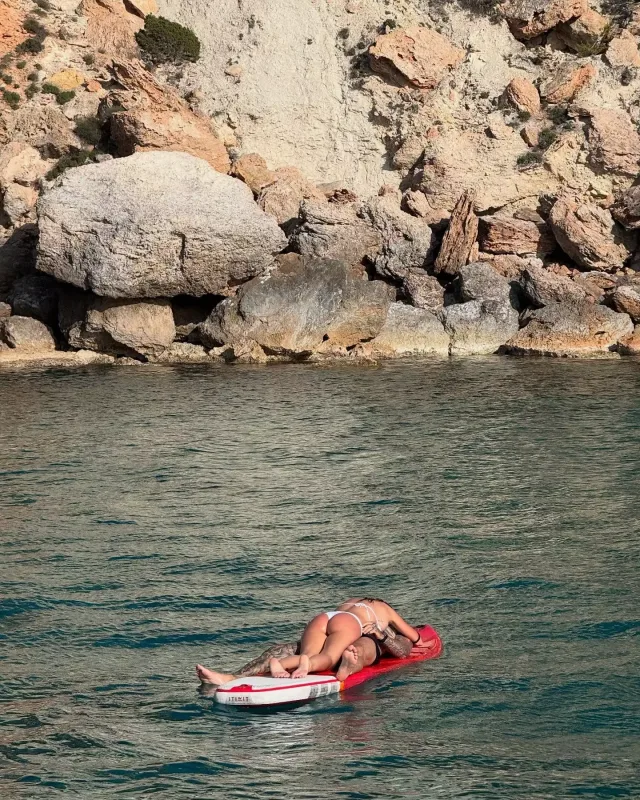 İkardi yeni sevgilisi ilə tətildə