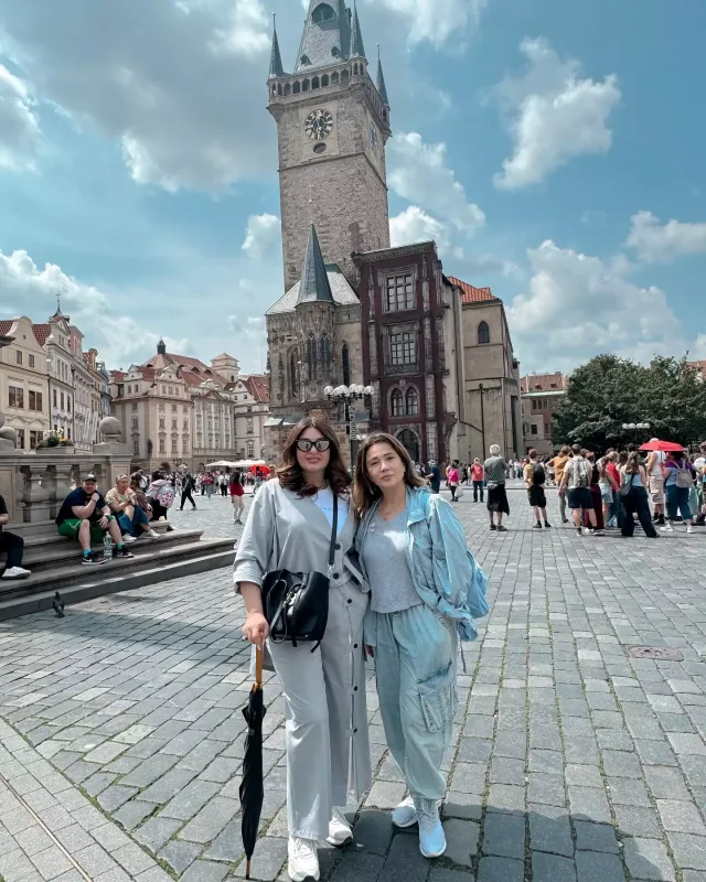 Praqaya getdilər...